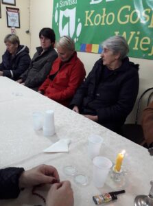 Koło nasze jak do tańca tak i do różańca. Spełniamy październikowy obowiązek (6).jpg